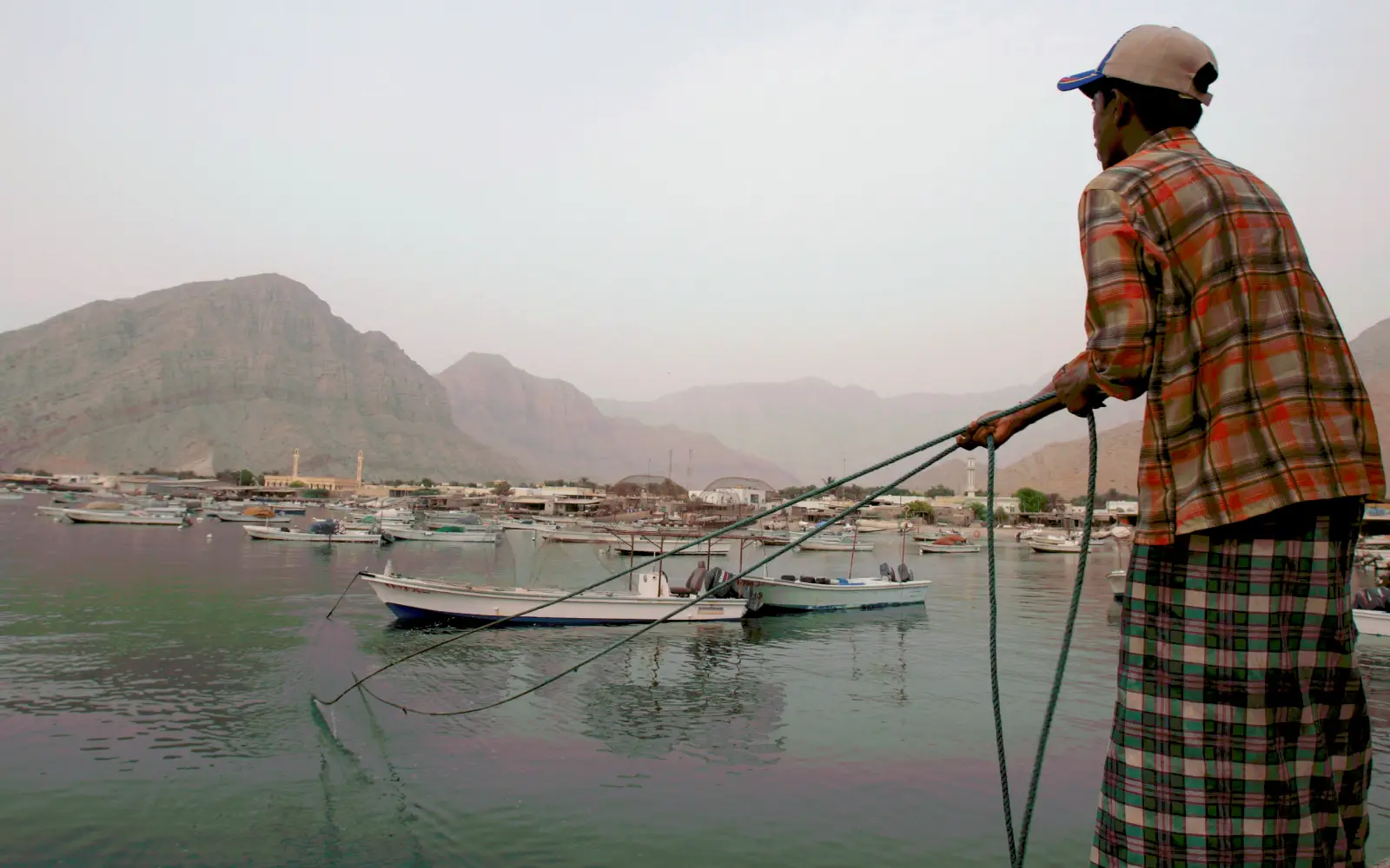 Iranian fishermen venture back to Hormuz despite fears of new fighting