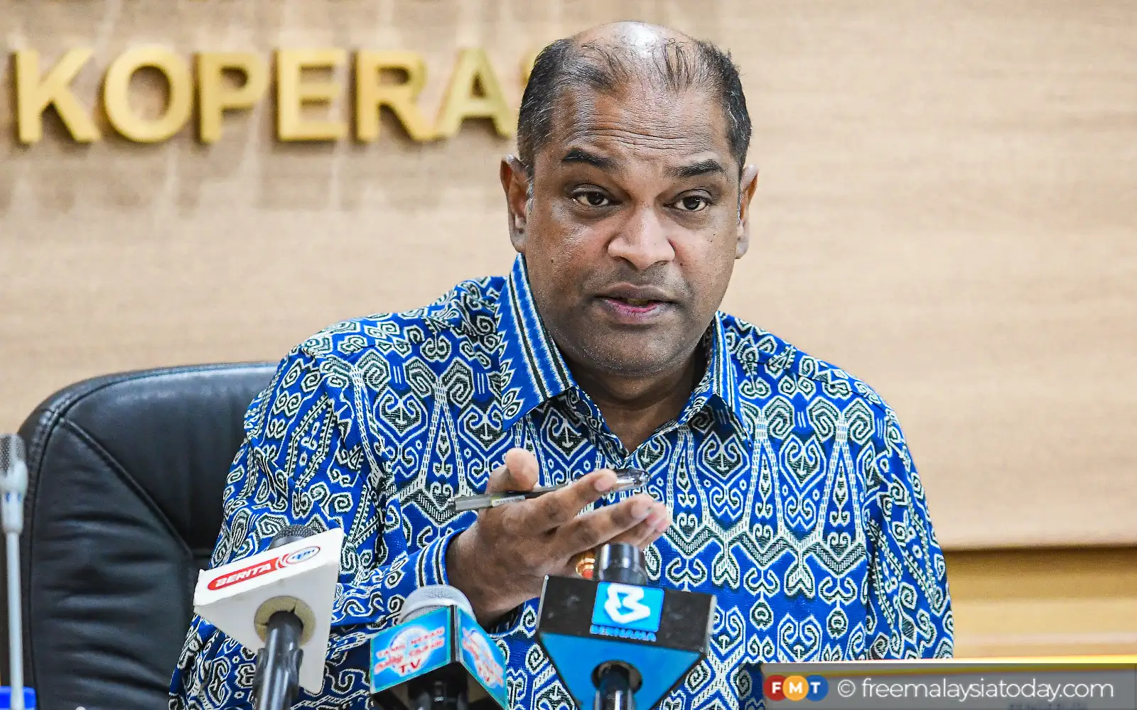 Kerajaan semak semula gaji minimum RM1,700