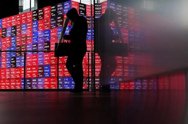 Oil prices climb, bond yields rise as US-Iran ceasefire expires
