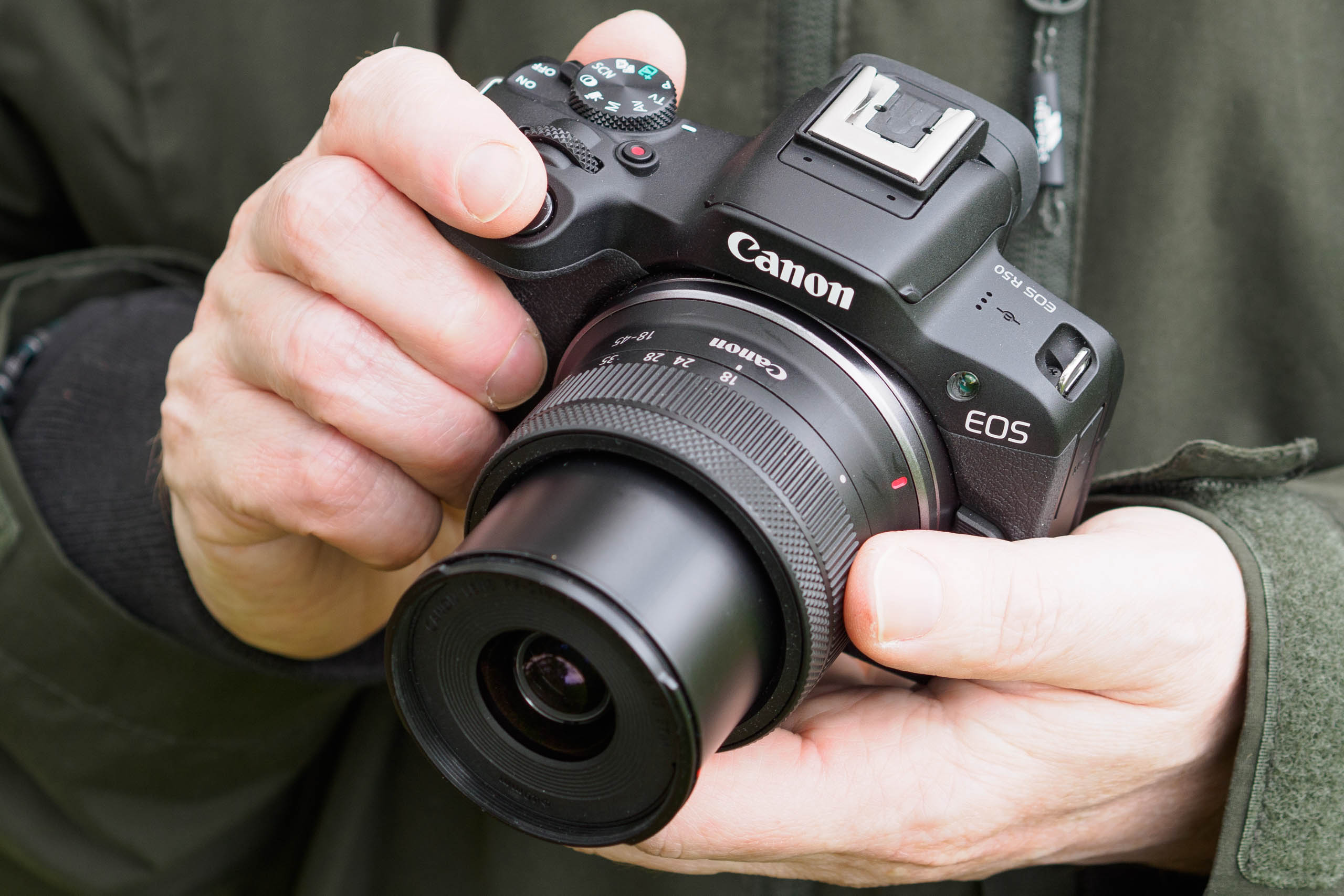 Looking for a light but powerful Canon camera? This is the one we’d choose, as you get two lenses and more