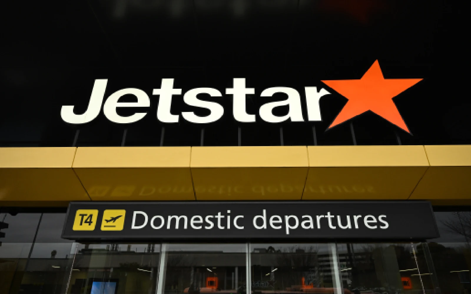 Australia’s Jetstar to charge for carry-on bags in overhead lockers