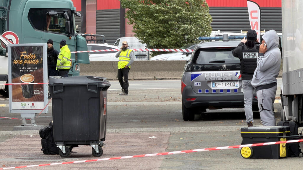 One killed, four injured in drive-by shooting in Paris suburb