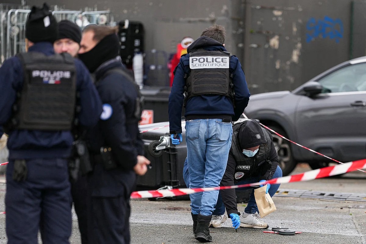 Gunman kills one, injures four in French town outside Paris: Police