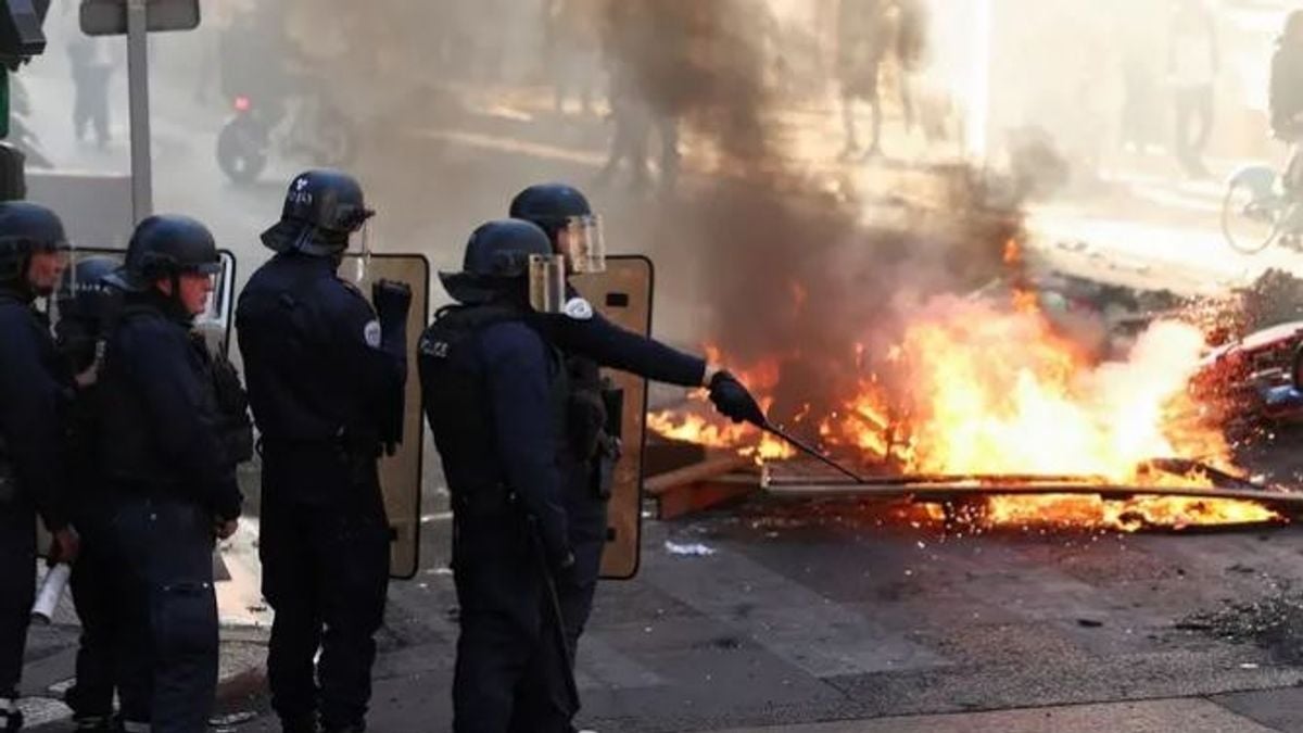 France deploys 70,000 security personnel ahead of Saturday protests