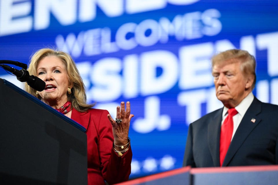 Voters In Tennessee Say Machines Are Defaulting To Choose GOP Candidate Marsha Blackburn