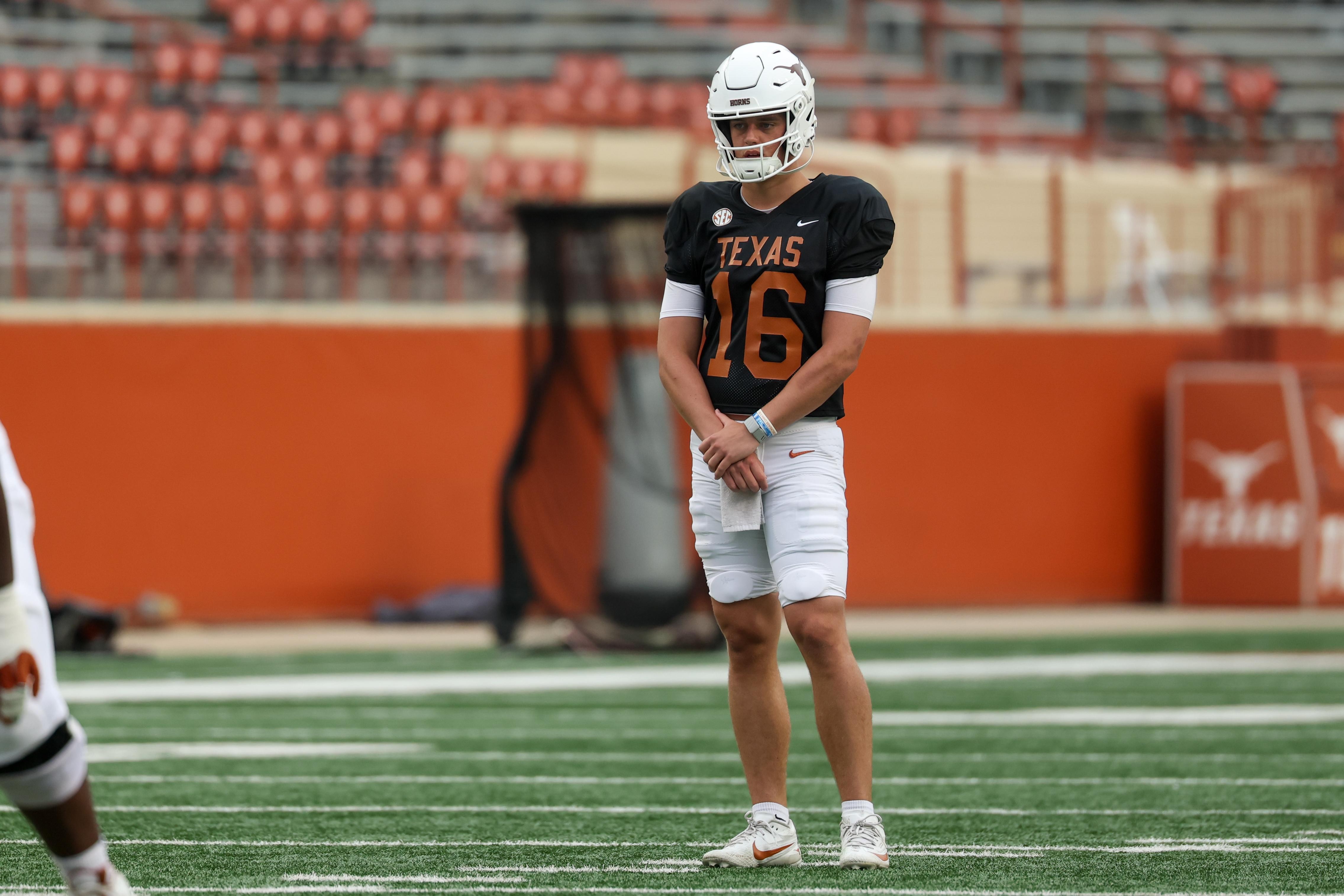 Longhorns Daily News: Four Texas players earn Walter Camp Player of the Year watch list nod