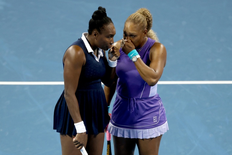 Zverev advances at Cincinnati while Williams sisters fall