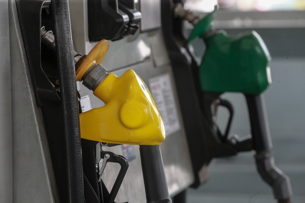 Ukraine refinery strikes, Middle East war: What’s driving US fuel prices?