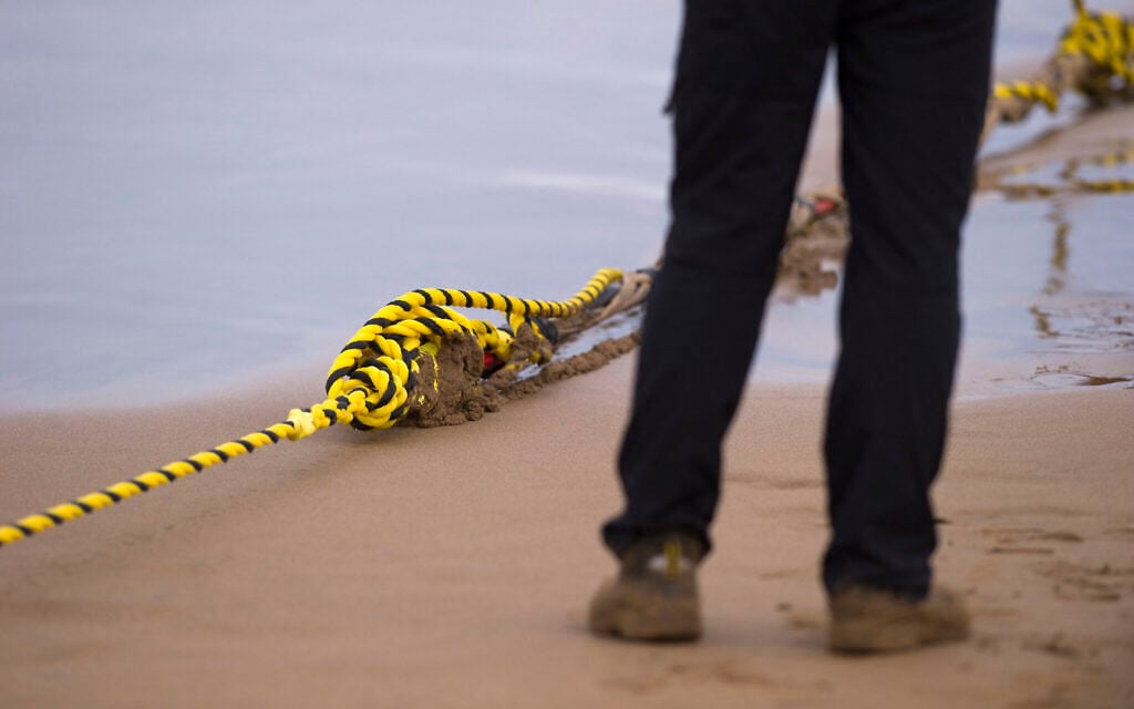Iranian officials: Tehran has detailed plans to hit Gulf undersea cables if war resumes