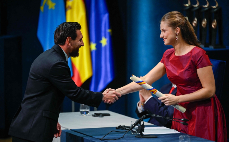 Messi receives top Spanish award from heir to throne