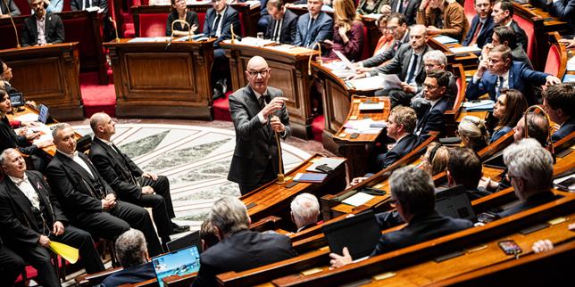 Moody's holds France's credit rating steady despite budget and political uncertainty