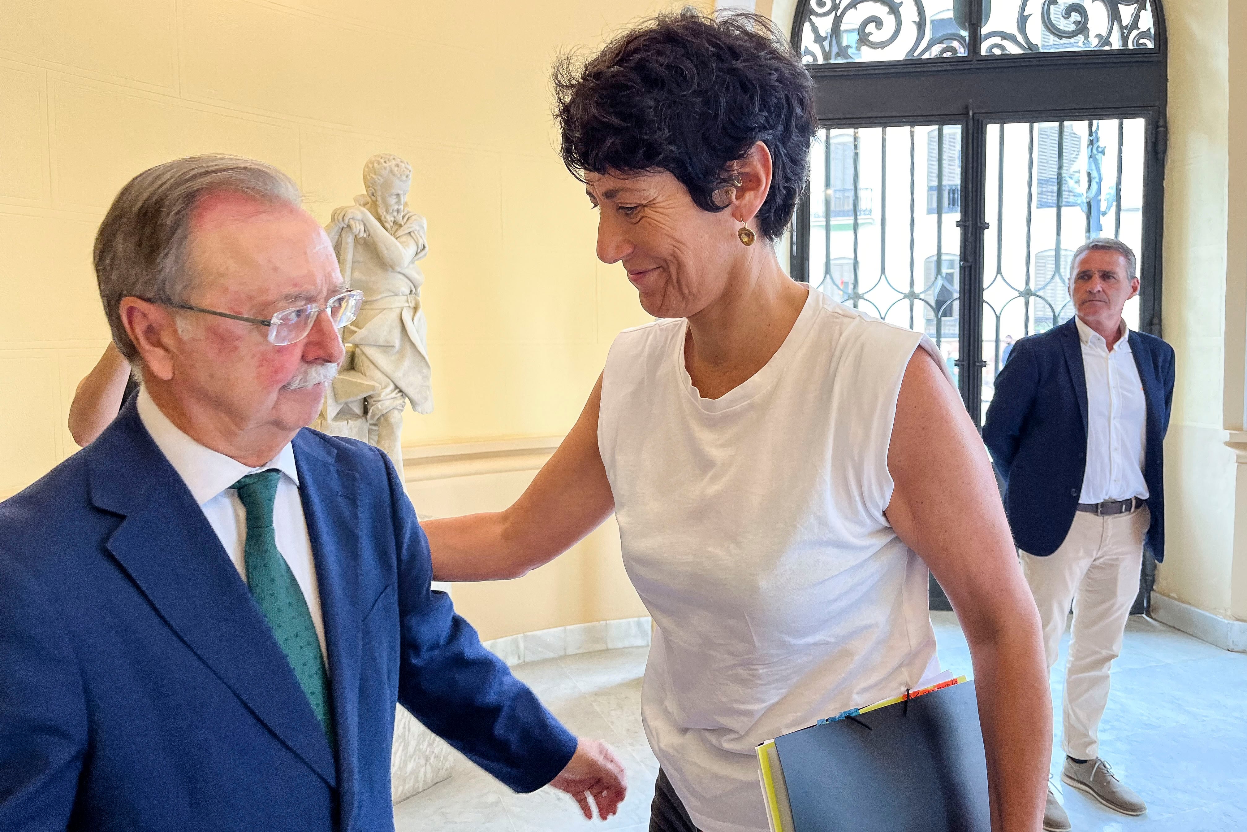 La Moncloa y Ceuta pactan espacios para encarrilar la crisis humanitaria en medio de una gran tensión política
