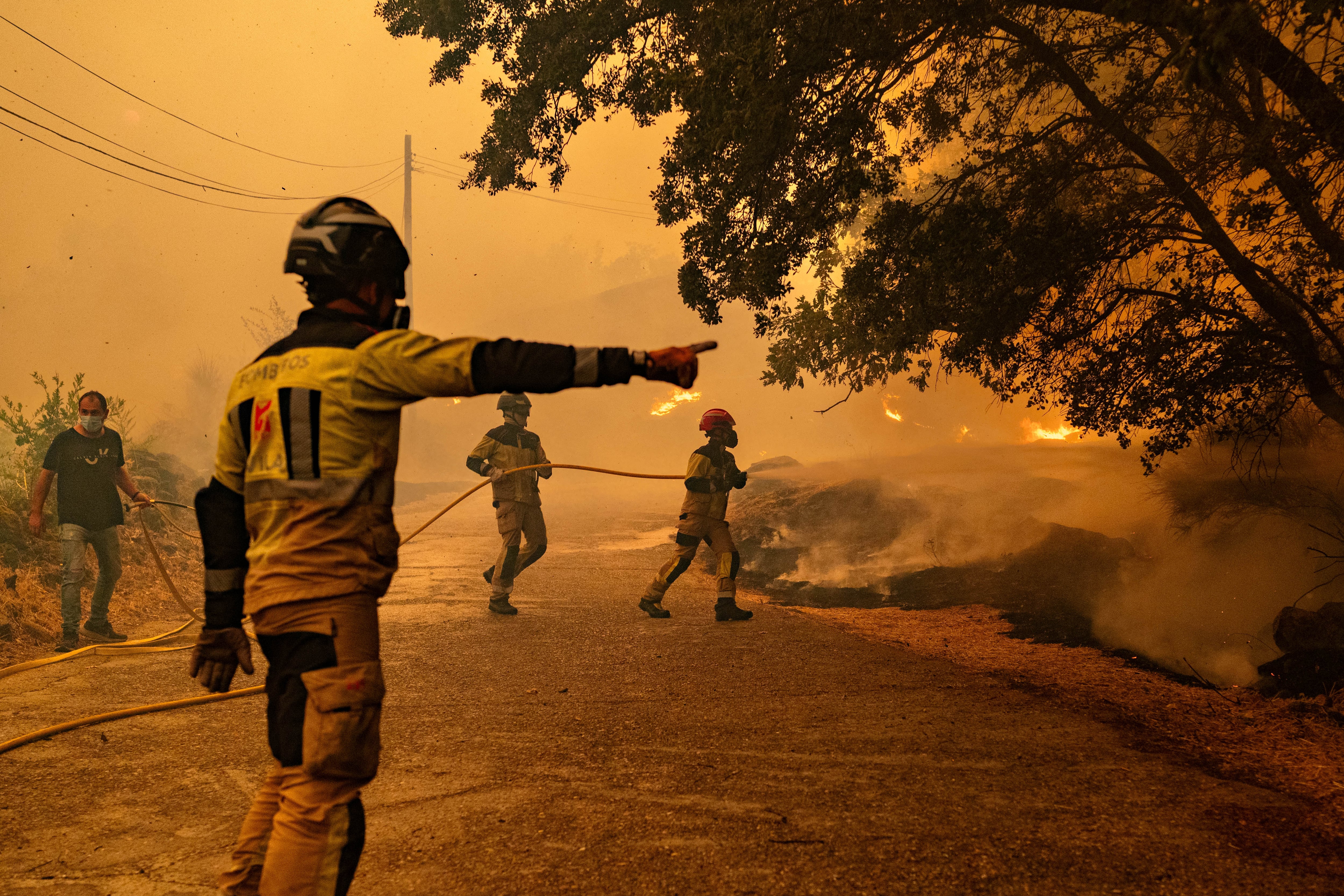 The precarious life of Ávila's firefighters: someone forgot to contract the electricity in the new station