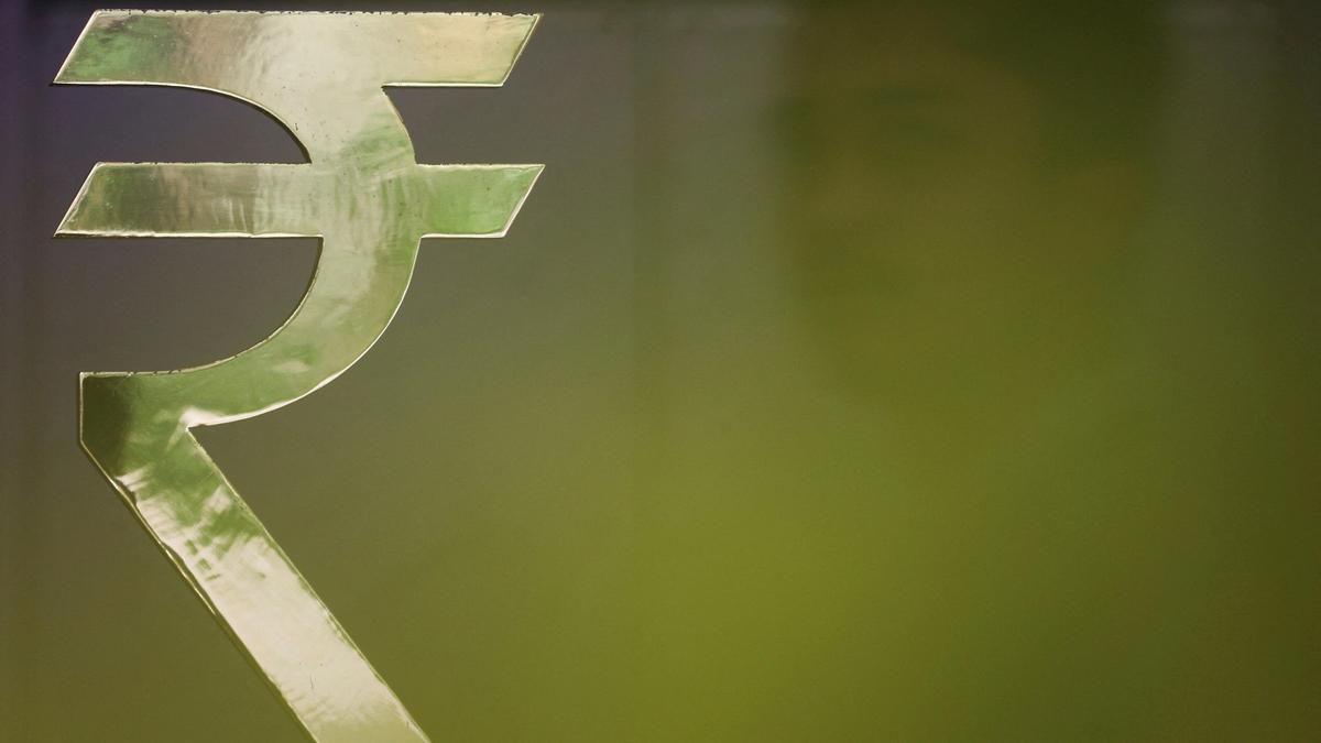 Rising oil, US yields add to rupee pressure after RBI move