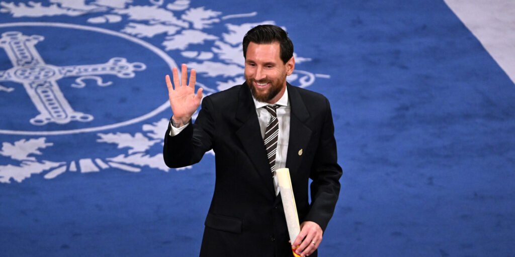 Messi receives top Spanish award from heir to throne