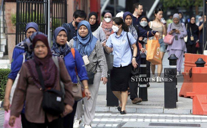 More companies advertise jobs, but offerings fall 11.4pct in Q2
