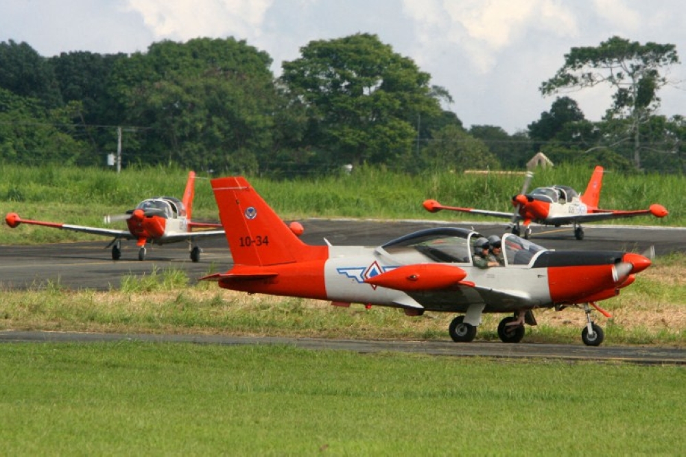 Two Philippine air force trainers collide mid-air near Manila, four pilots dead