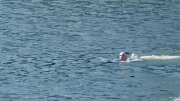 American tourist jumps into lake in Vietnam's hill town Da Lat to save woman