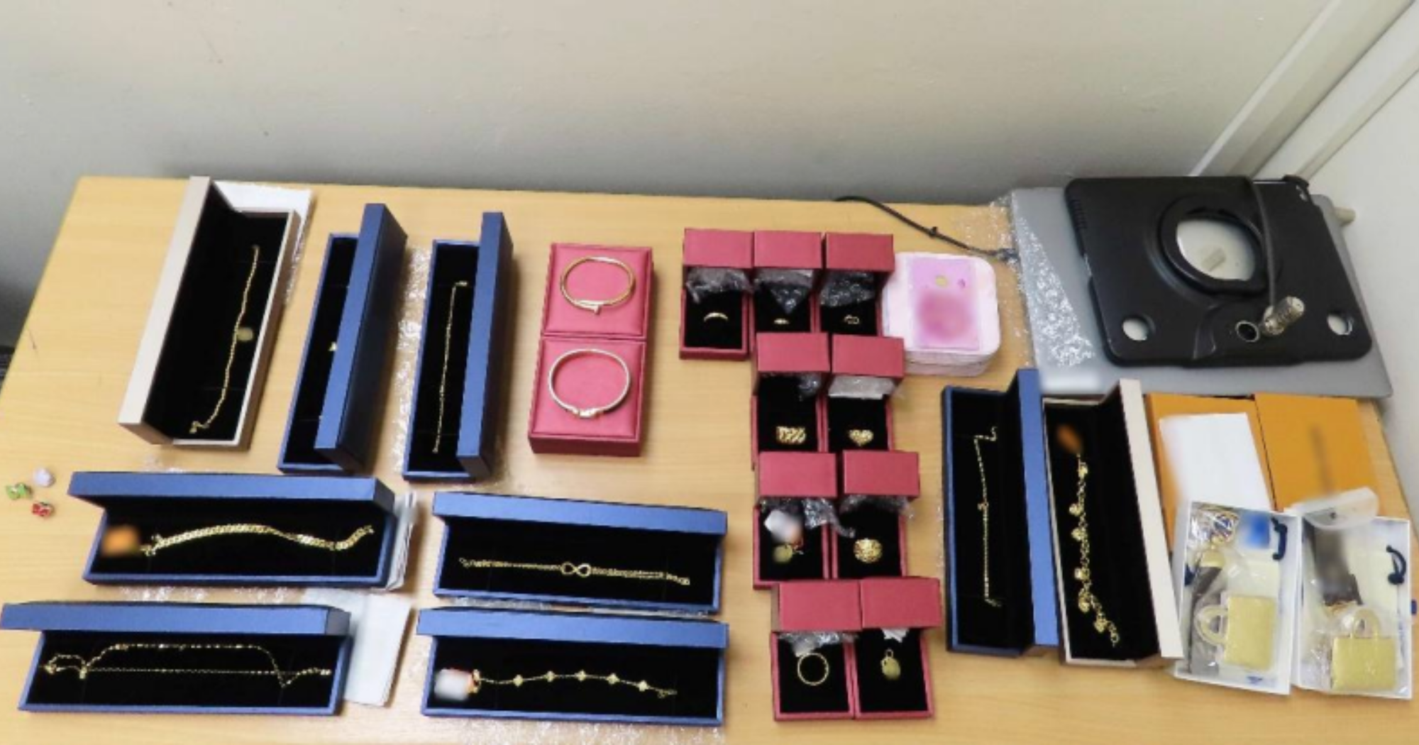 S’porean woman, 32, didn't declare jewellery brought into S'pore to evade S$946 GST, fined S$11,400