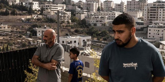 Israeli forces displace hundreds of Hebron families after deadly attack
