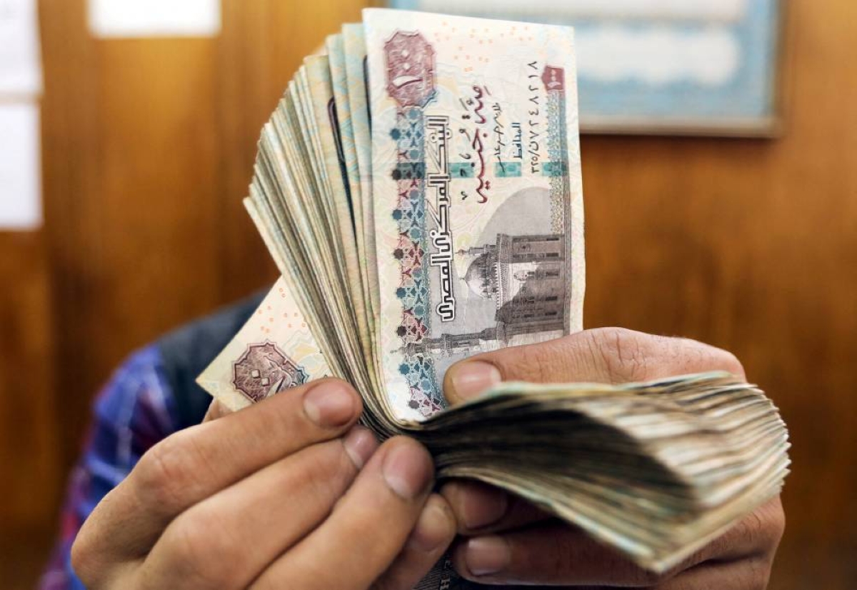 Egypt's growth outlook improves, but pound seen weaker as energy risks persist