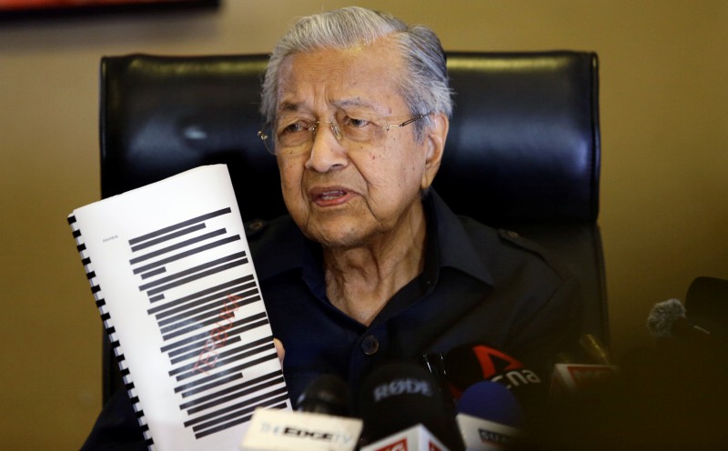 Court directs Tun M to file Batu Puteh RCI report as fresh evidence