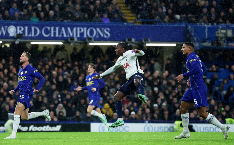 Spurs seal rare win at Chelsea as Palmer sees red
