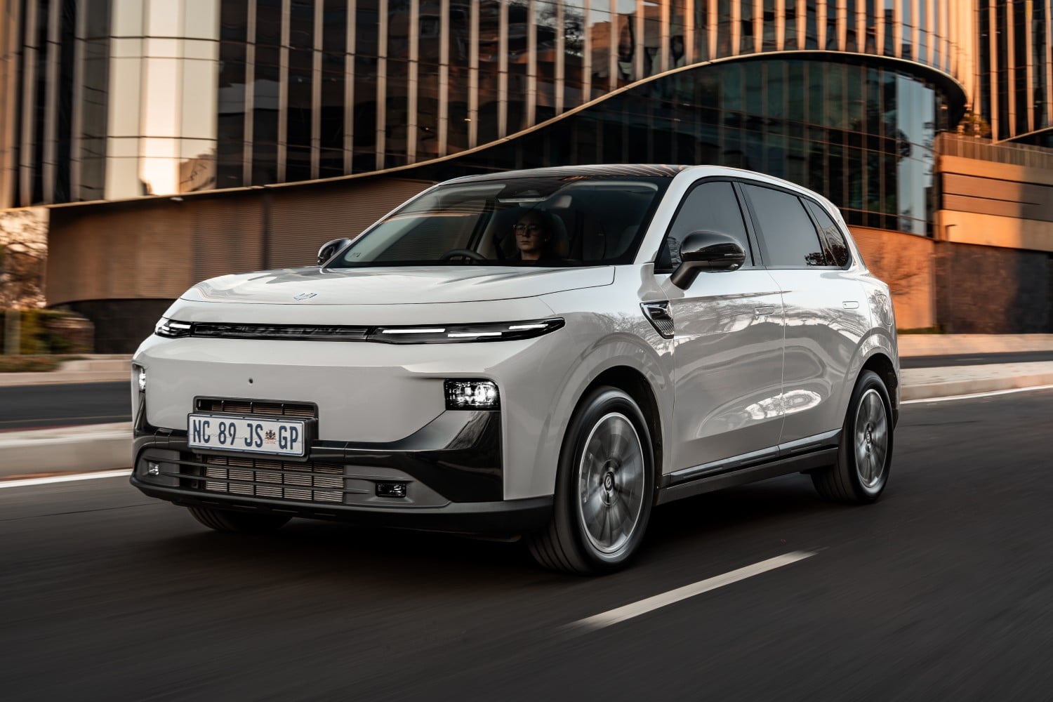 Leapmotor prices new B10 hybrid electric vehicle