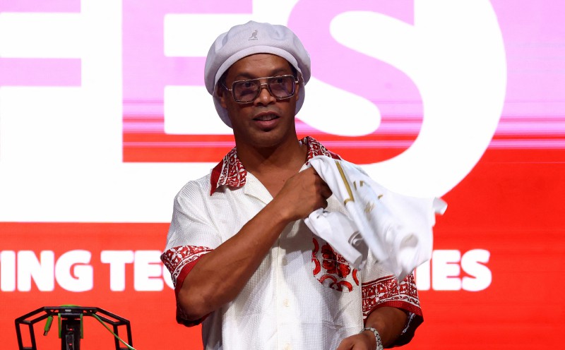 Ronaldinho to make comeback in Italian third tier