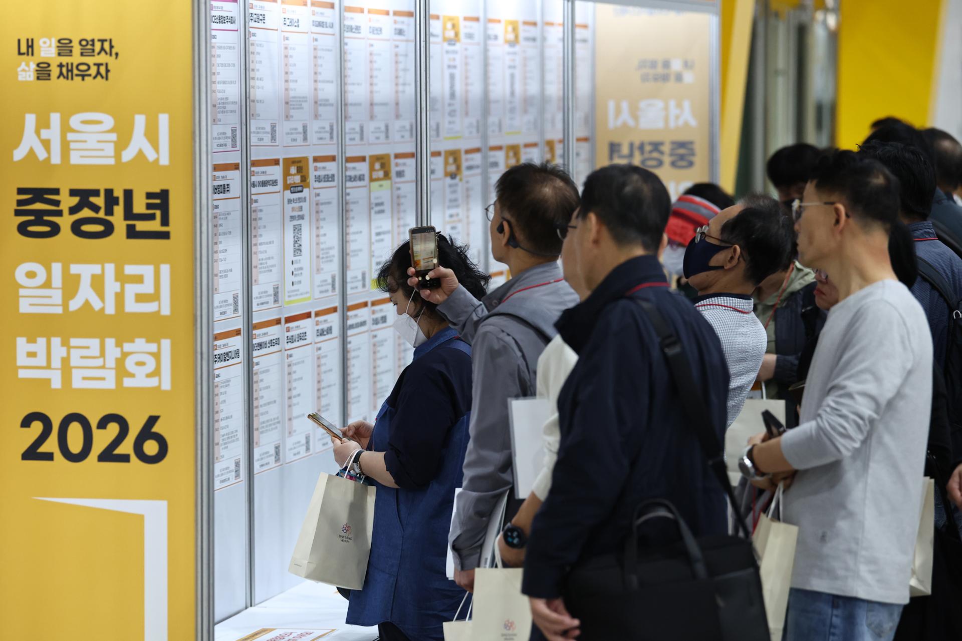 Korea's temporary jobs fall to 31-year Q3 low