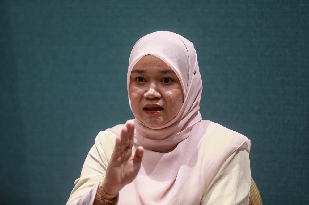 Fadhlina orders probe, removes Perak principal from school amid harassment allegations