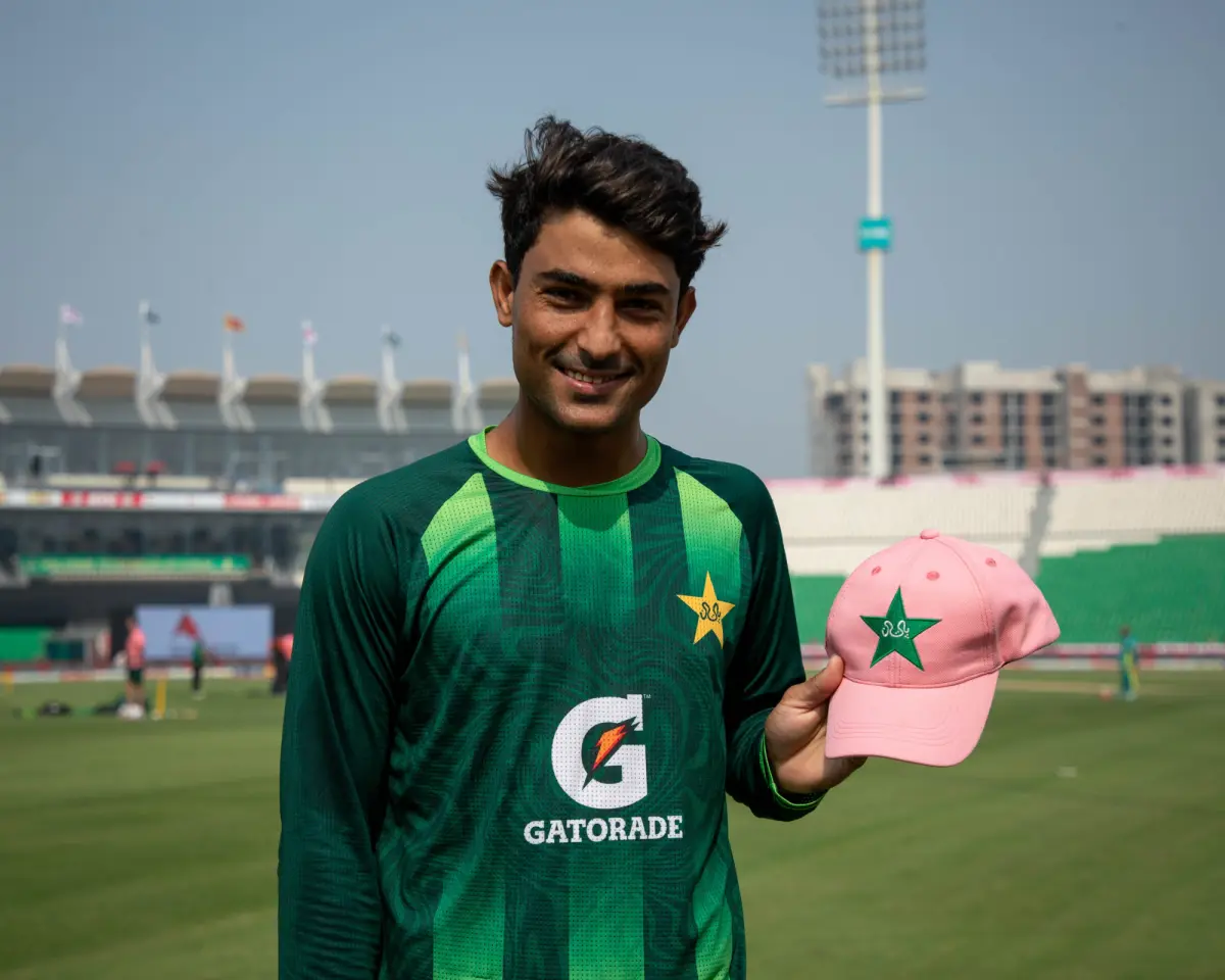 ODI tri-series: Razaullah makes debut as Pakistan opt to field against England