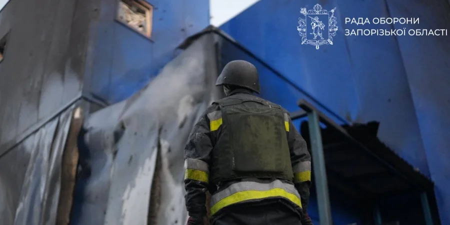 Russian forces attack retail facility in Zaporizhzhya, fire breaks out