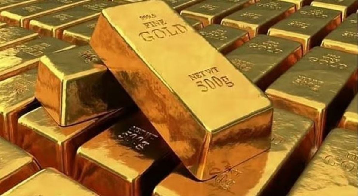 Gold extends gains as US rate hike fears ease