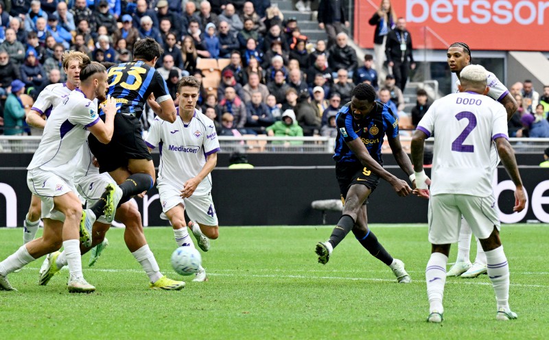 Inter rally late to down Fiorentina and regain Serie A lead