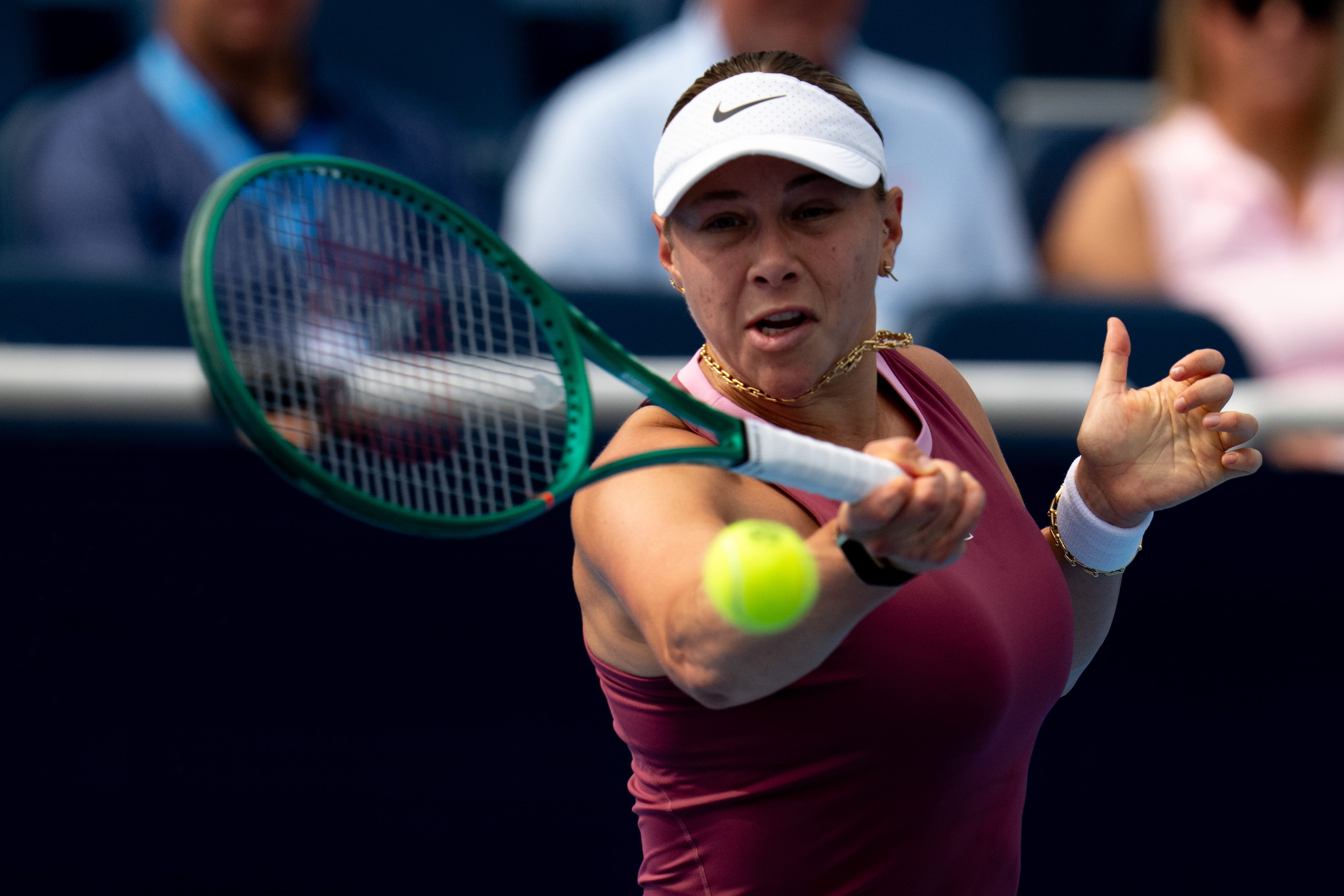 Tennis Channel analysts debate what Amanda Anisimova drank vs Eala