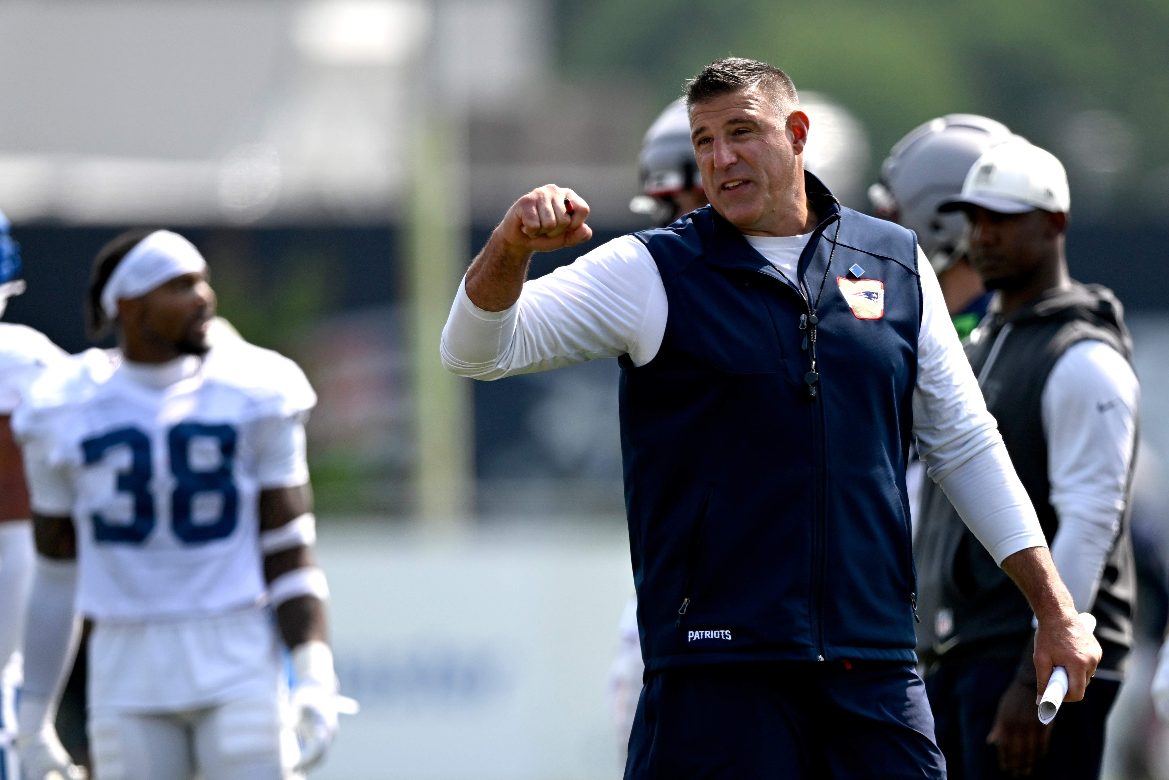 Patriots HC Mike Vrabel Shares Latest Update on Caleb Lomu Moving to Guard