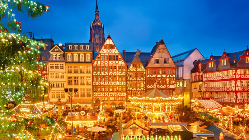 These luxe last-minute trips go all out for Christmas