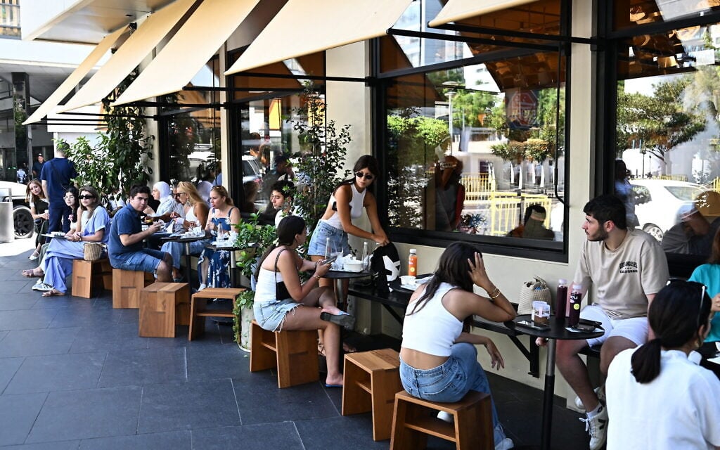 Beirut’s pricey chicken sandwich sparks discourse over disparity in Lebanon