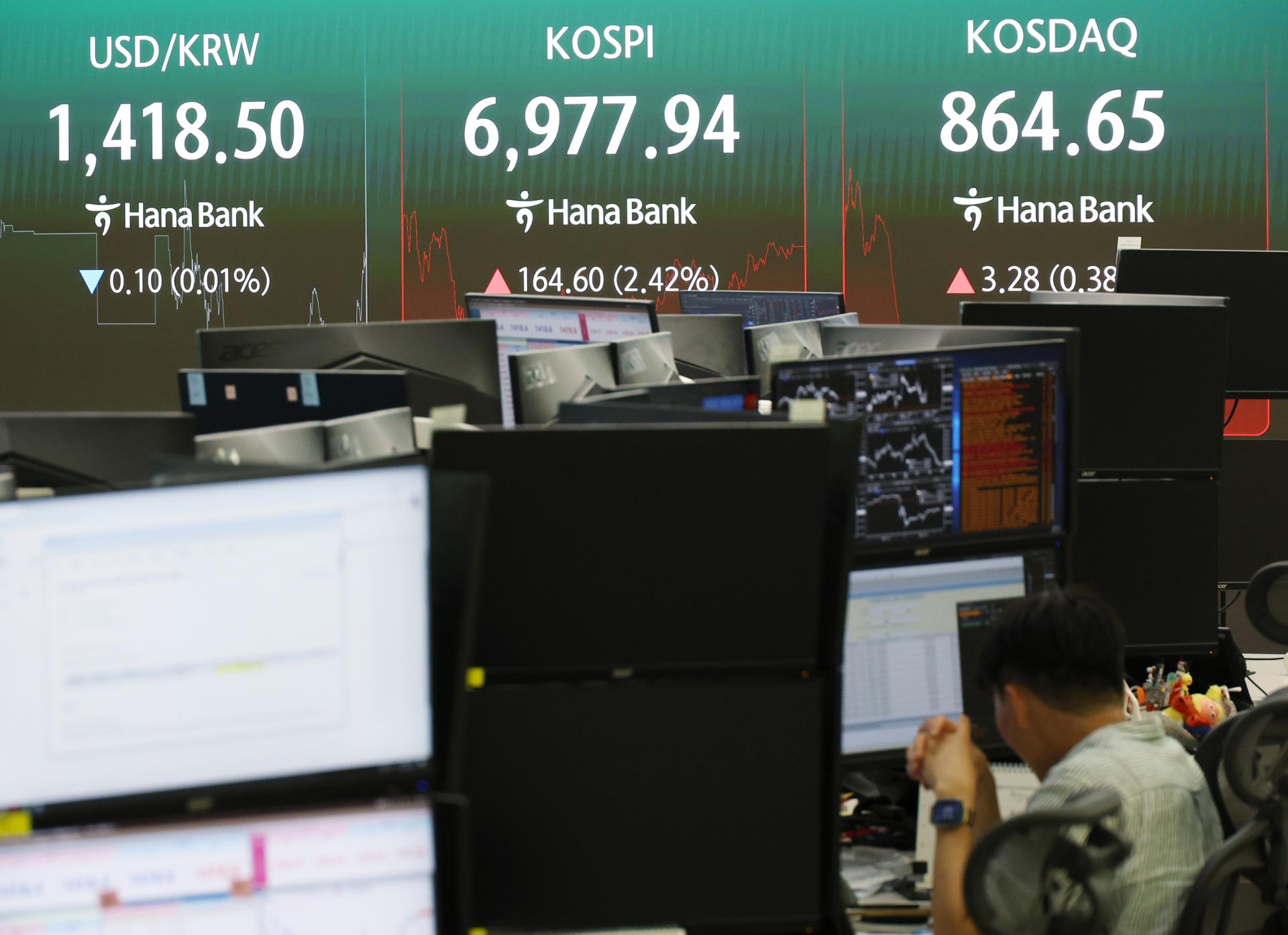 Main stock market's turnover falls to year-to-date low in August