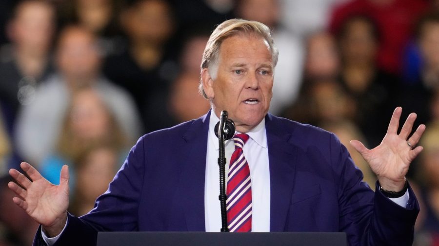 Rogers dodges questions on MAGA label, Trump tariffs