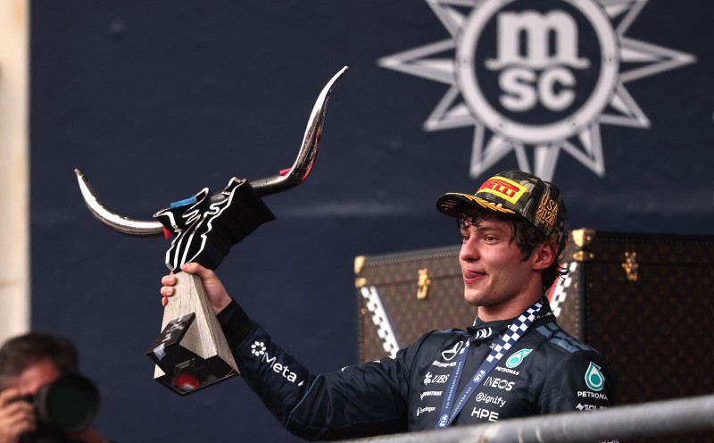 Antonelli wins US Grand Prix to close on world title