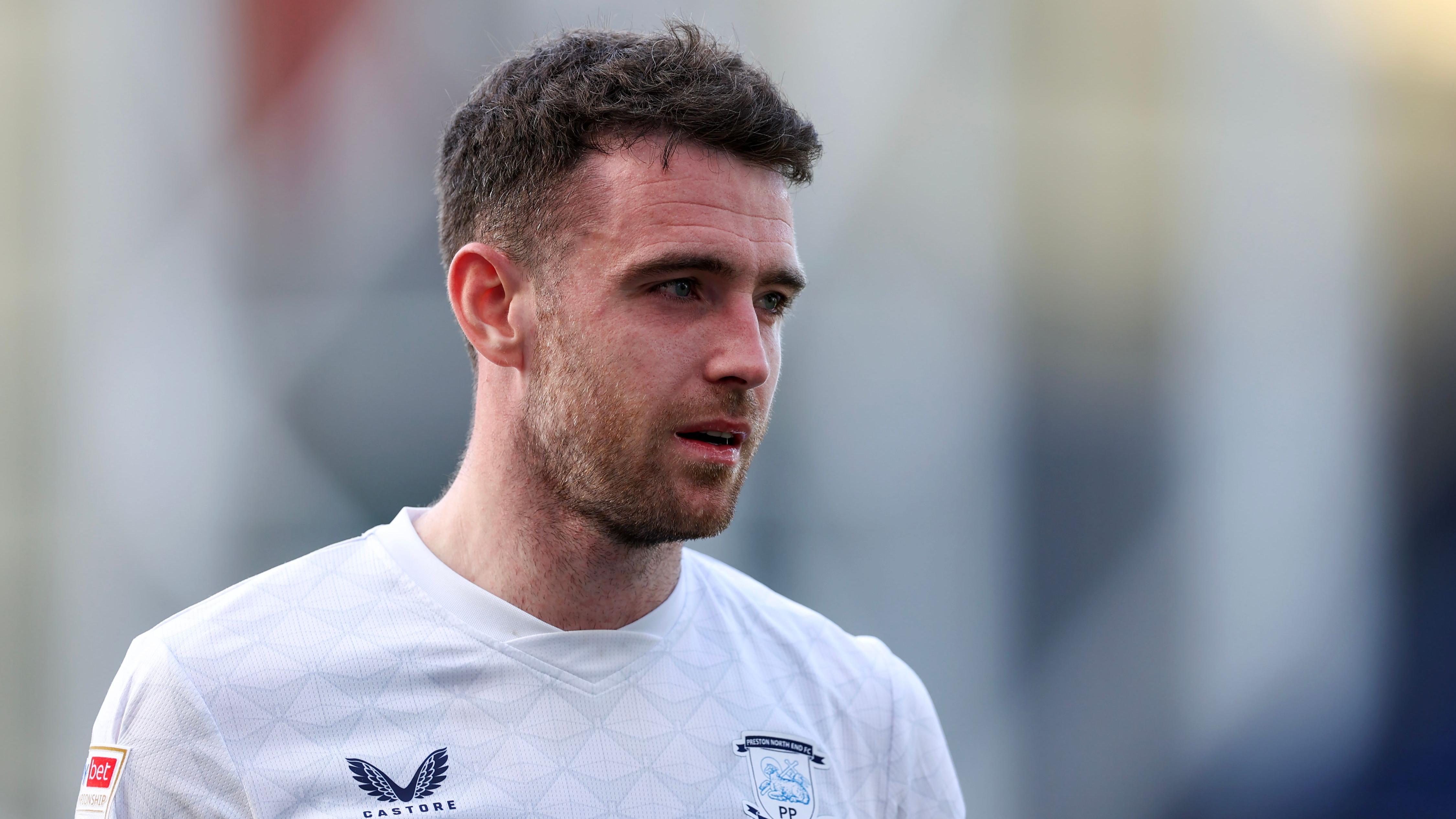 Wrexham set to sign Preston captain Whiteman