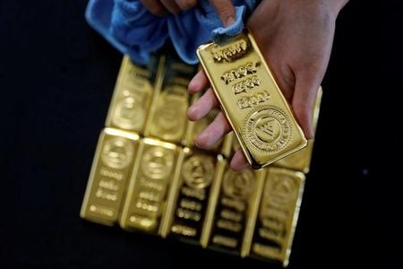 Gold steadies near 3-mth low as elevated oil prices weigh; Fed meet eyed