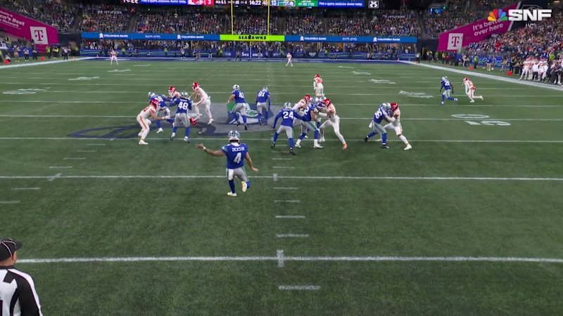 Dickson wows America with AFL-style punt