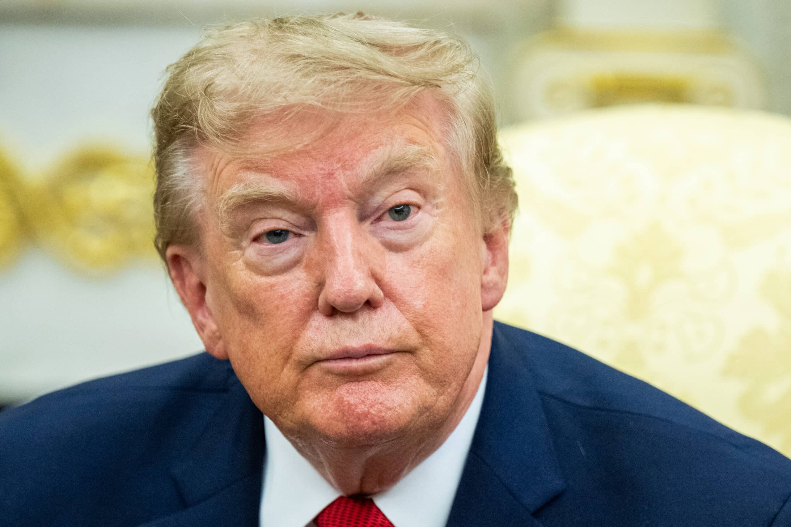 Trump: White House attacks CNN reporter over aide question