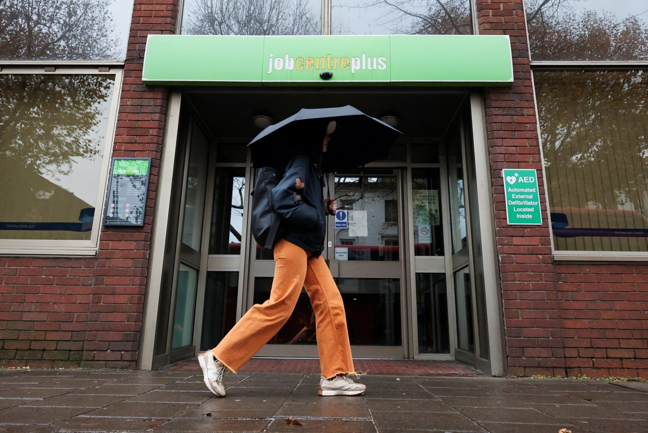 U.K.’s Jobless Rate Holds Steady
