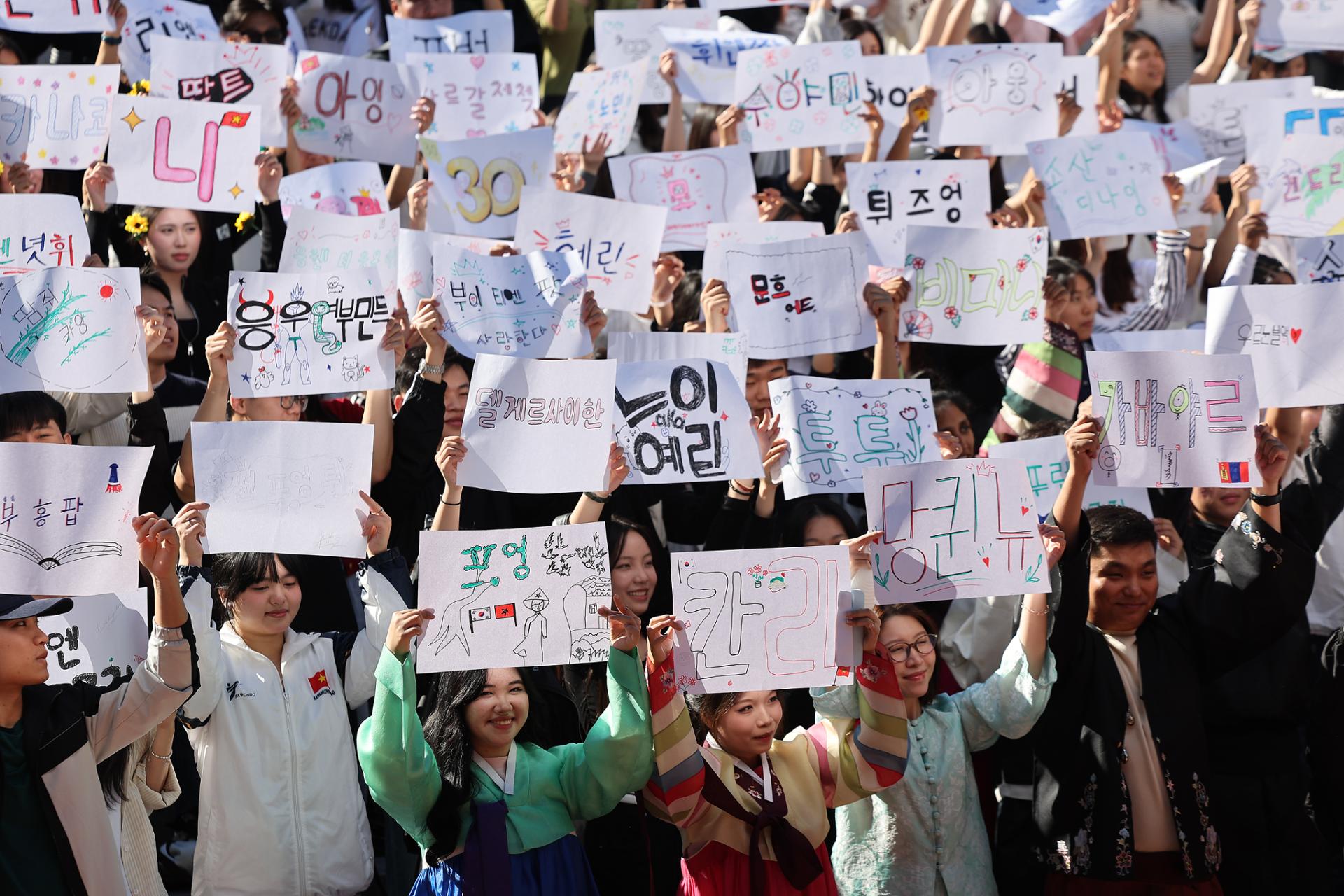 1 in 10 residents of Korea in their 20s, 30s have migrant backgrounds: data