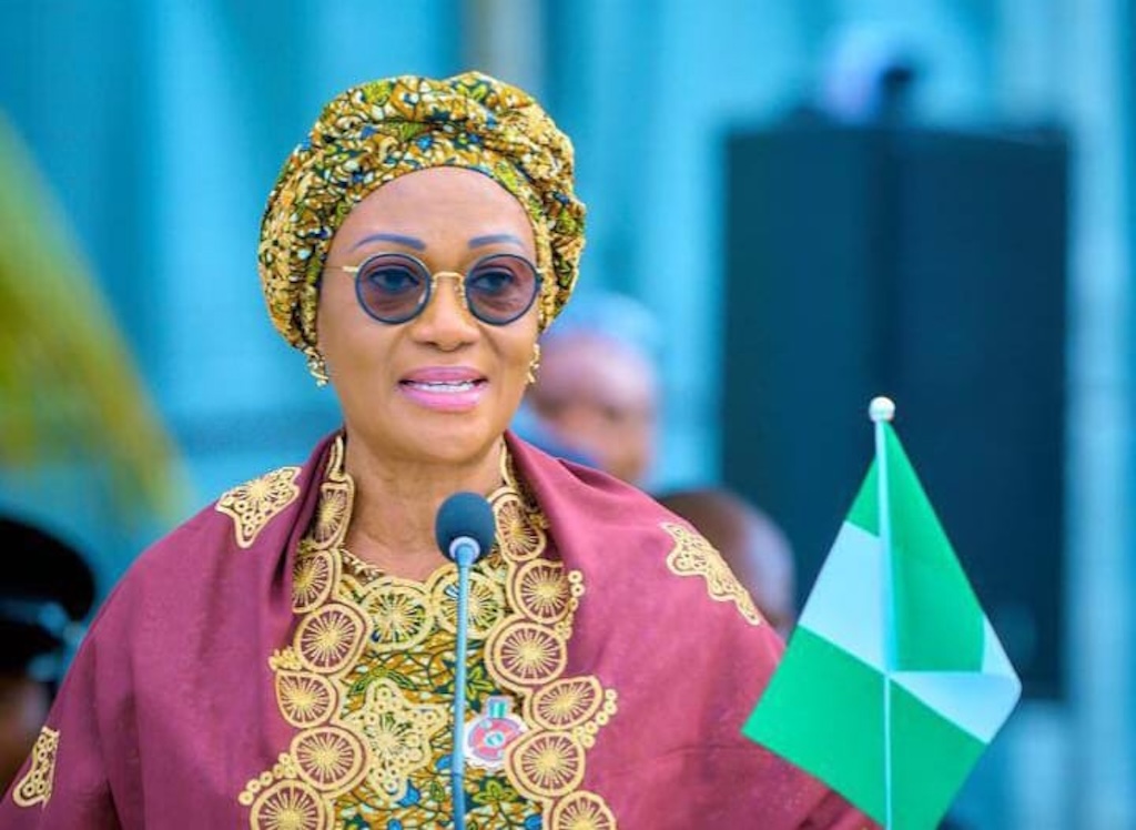 2027: Oluremi Tinubu confirms vehicle donation to APC youth leaders