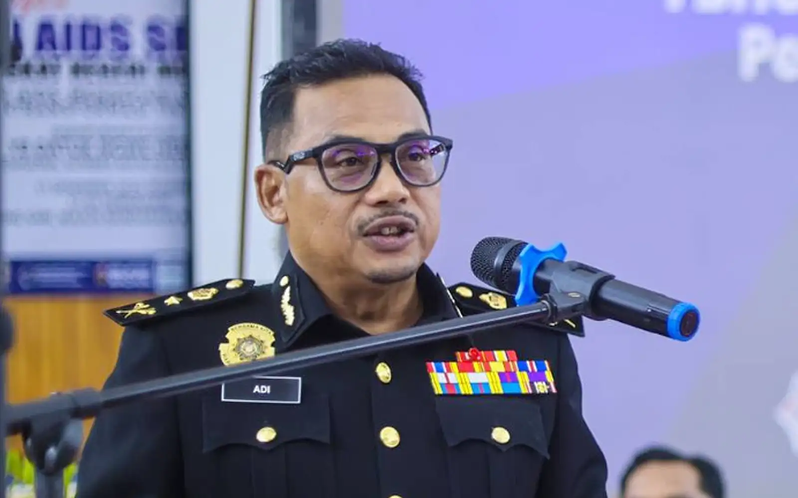 Anggota direman bawa masuk artikel larangan dalam penjara